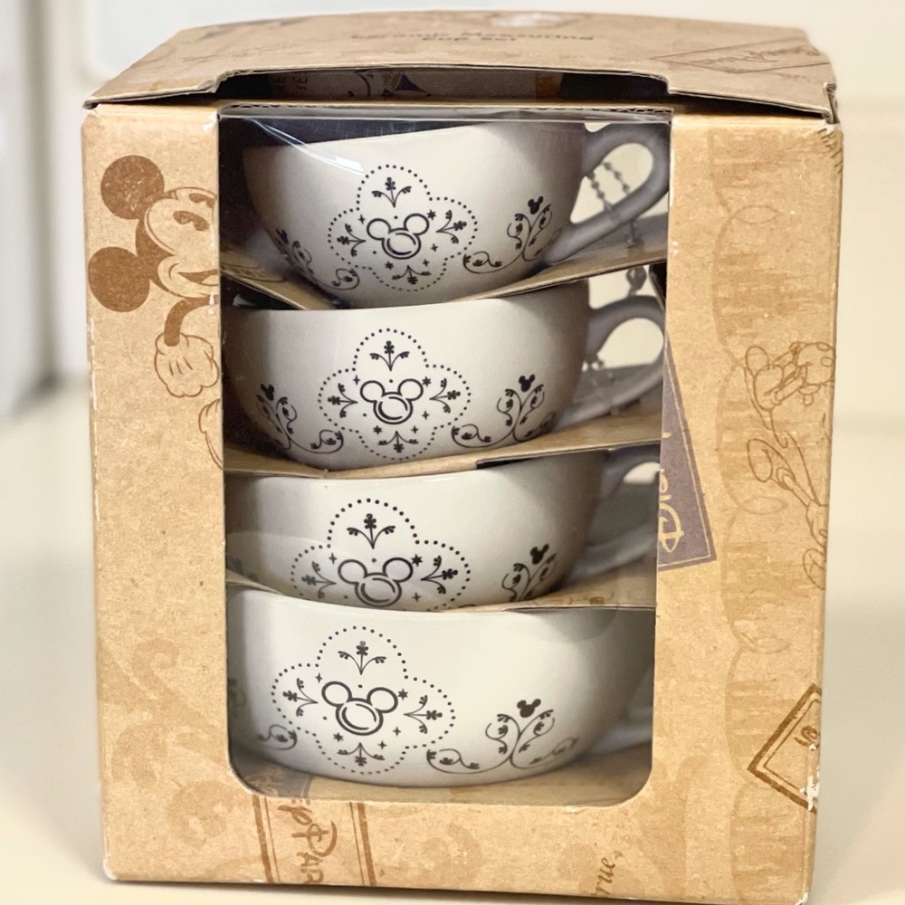Disney measuring cup set